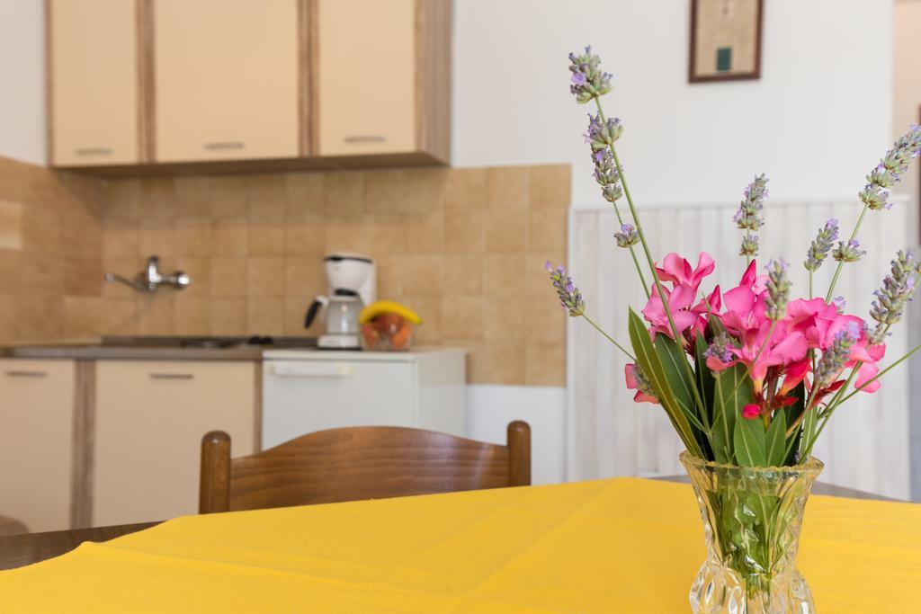 Apartment Milka Krk Town Buitenkant foto