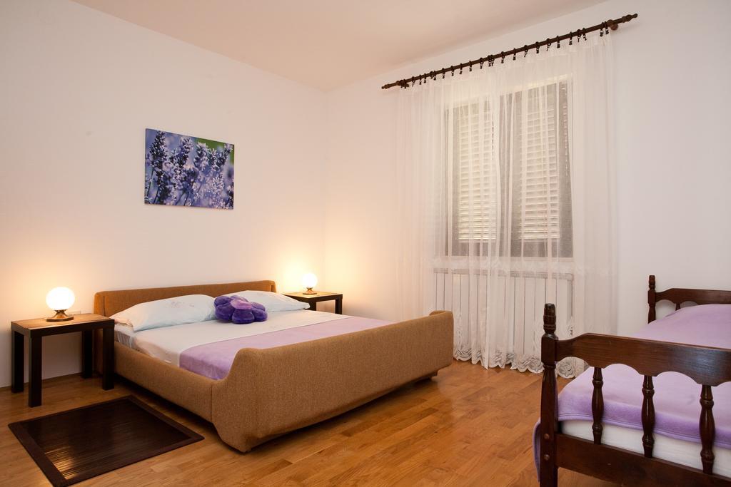Apartment Milka Krk Town Buitenkant foto